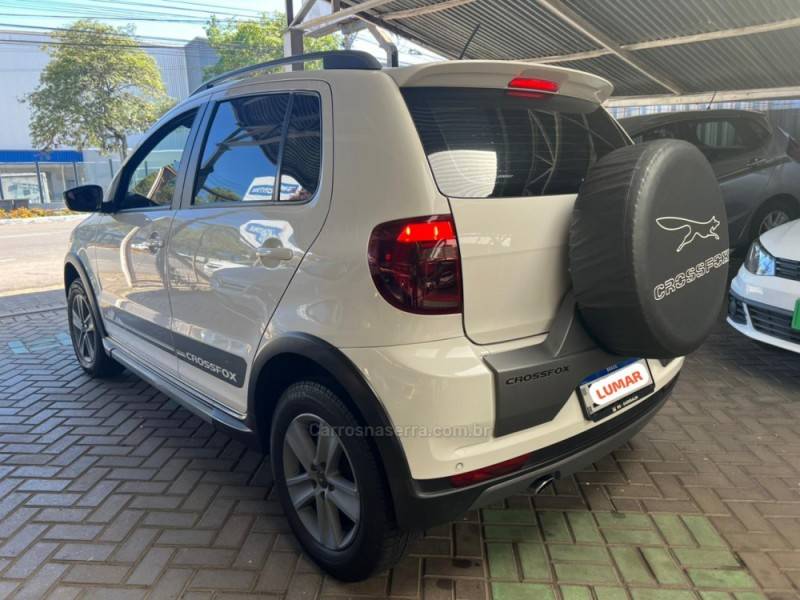 VOLKSWAGEN - CROSSFOX - 2011/2012 - Branca - Sob Consulta